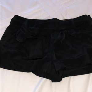 Express shorts with tags